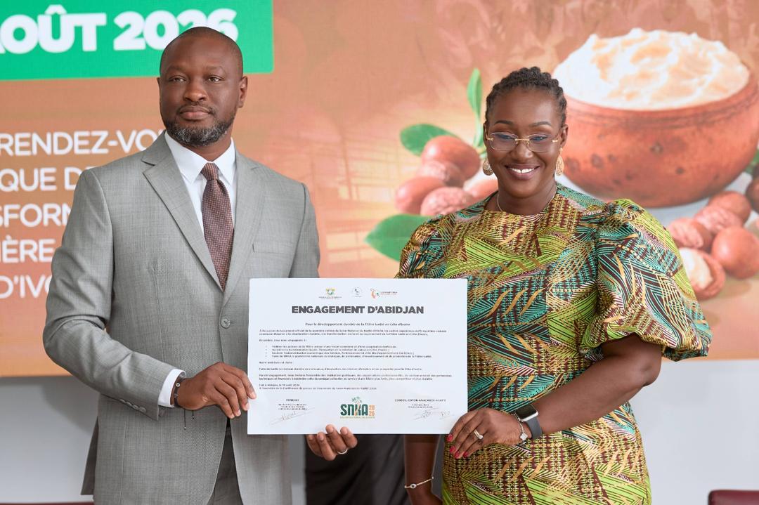 Remise du document Engagement d'Abidjan